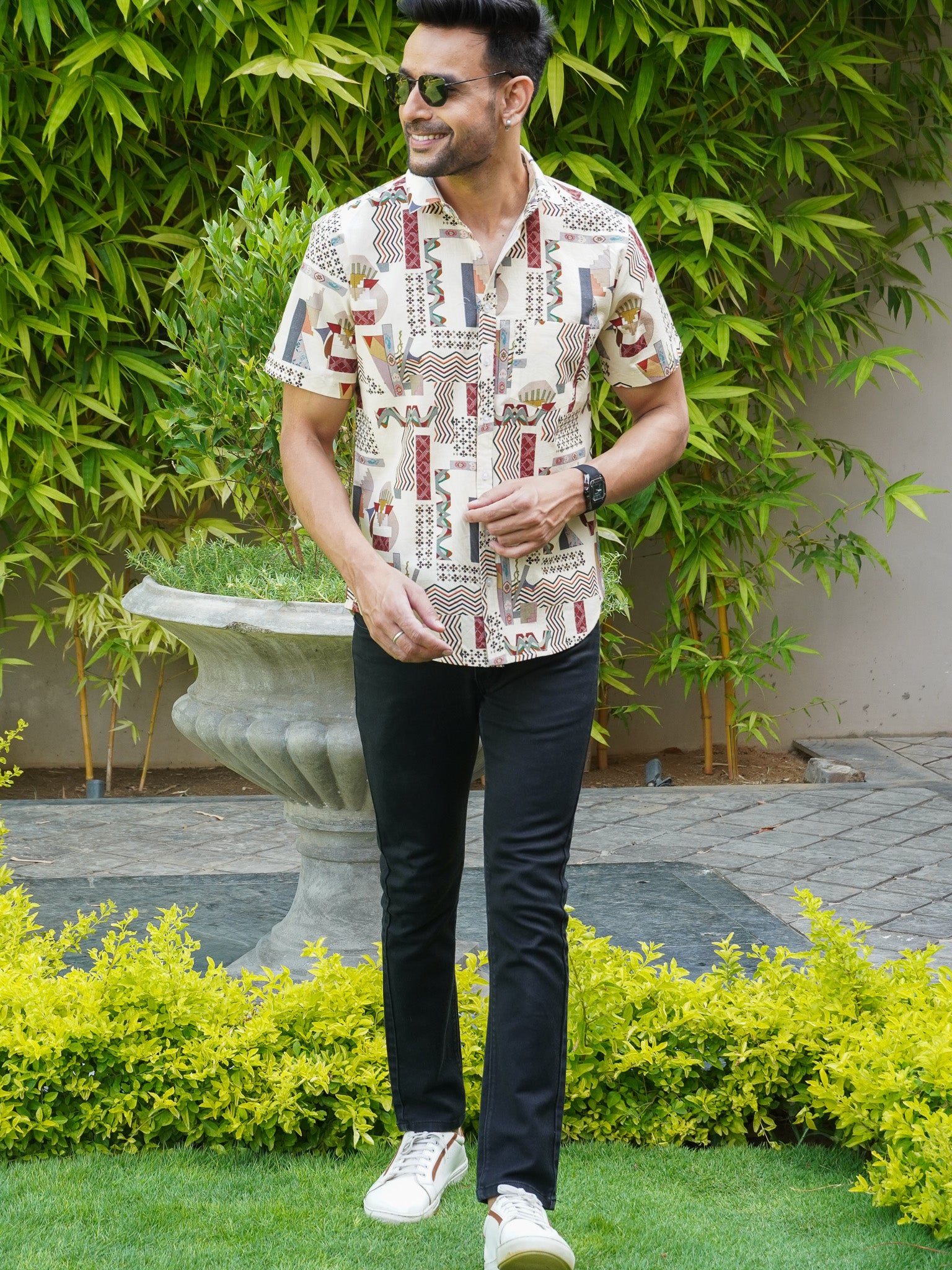 Regular collar detail on men’s beige abstract printed shirt