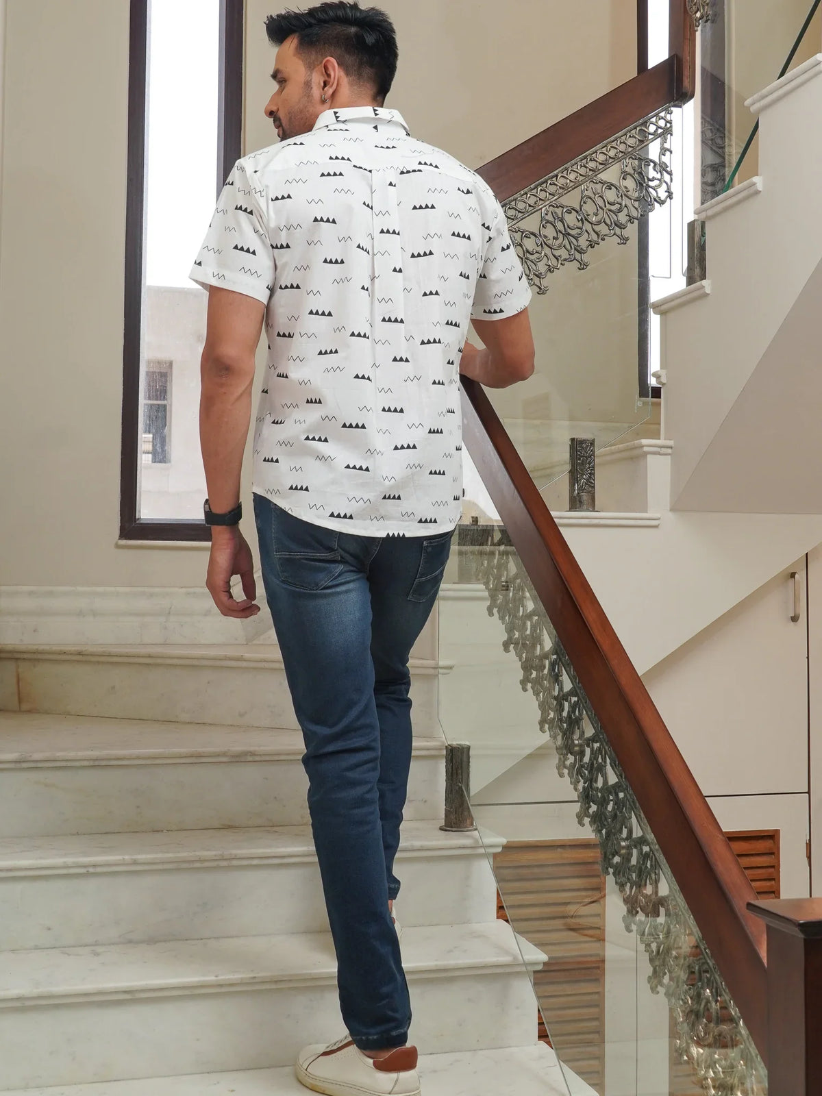 Back view of men’s white black abstract print regular fit shirt