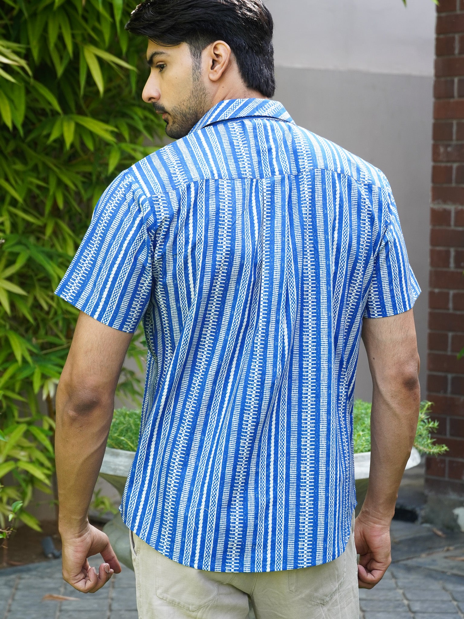 Back view of men’s blue abstract striped regular fit shirt