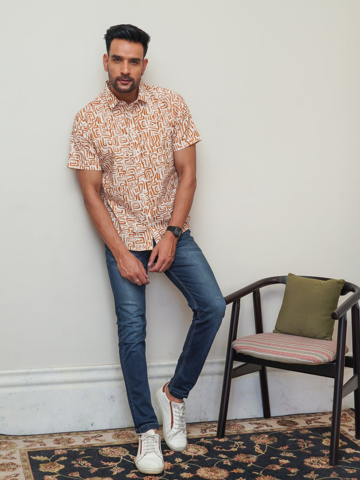 Regular collar detail on men’s cream abstract printed shirt