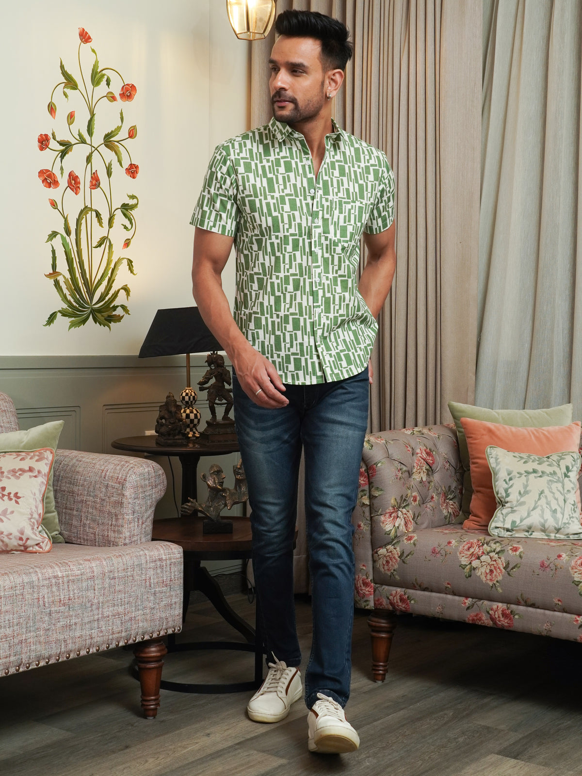Regular collar detail on men’s green abstract printed shirt