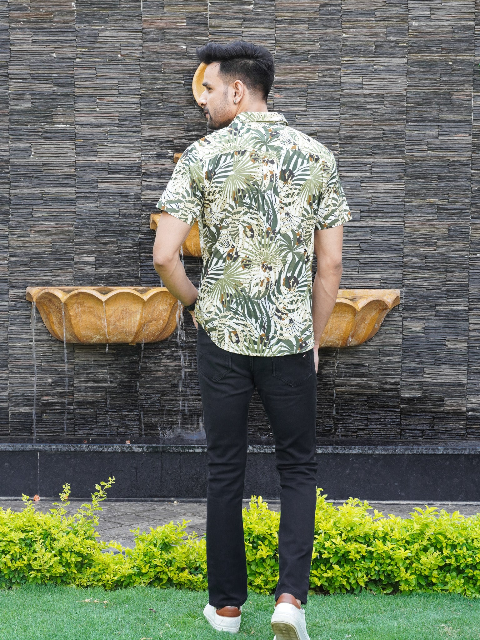 Back view of men’s green tropical leaf print regular fit shirt