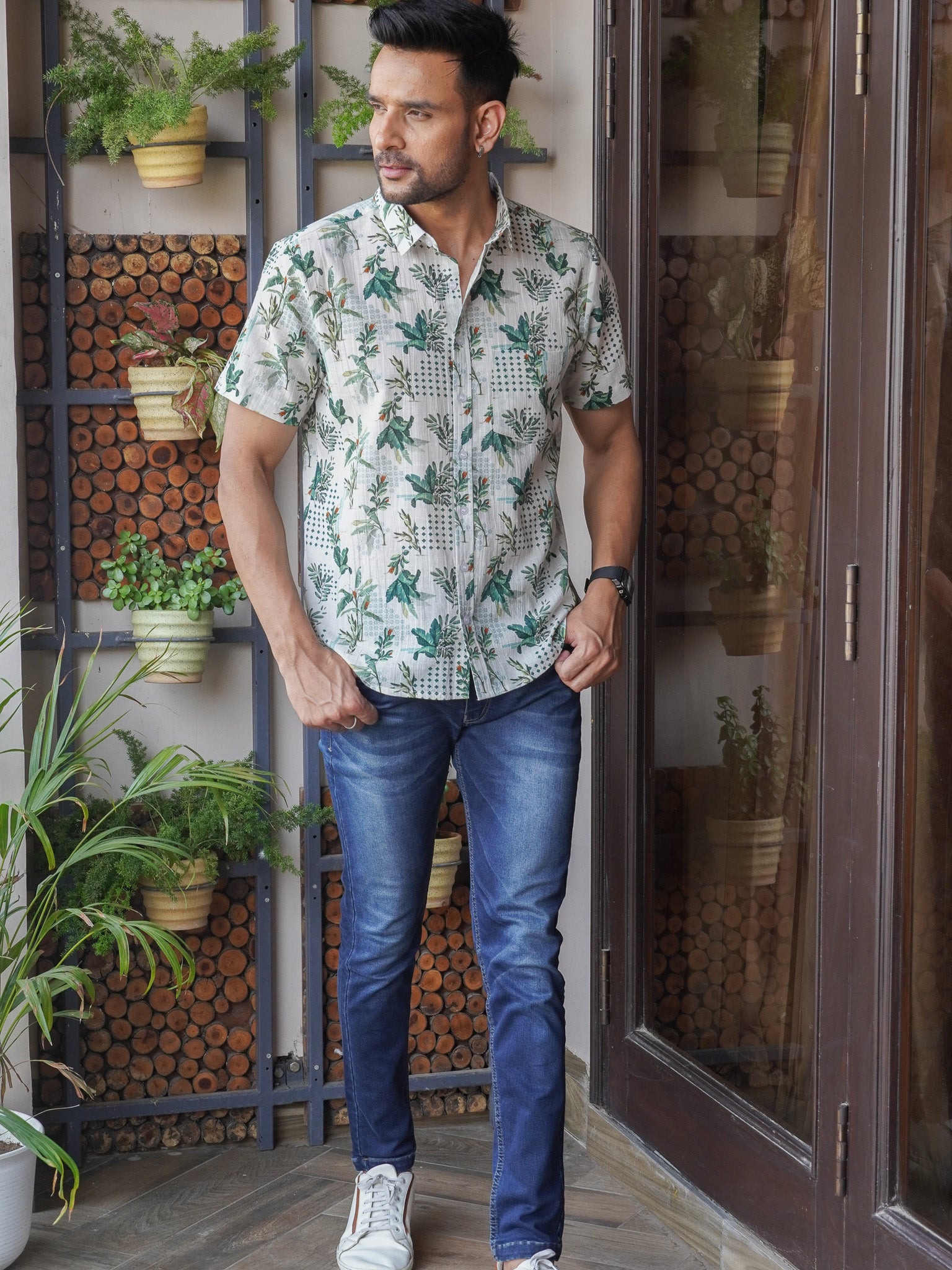 Regular collar detail on men’s light green printed shirt