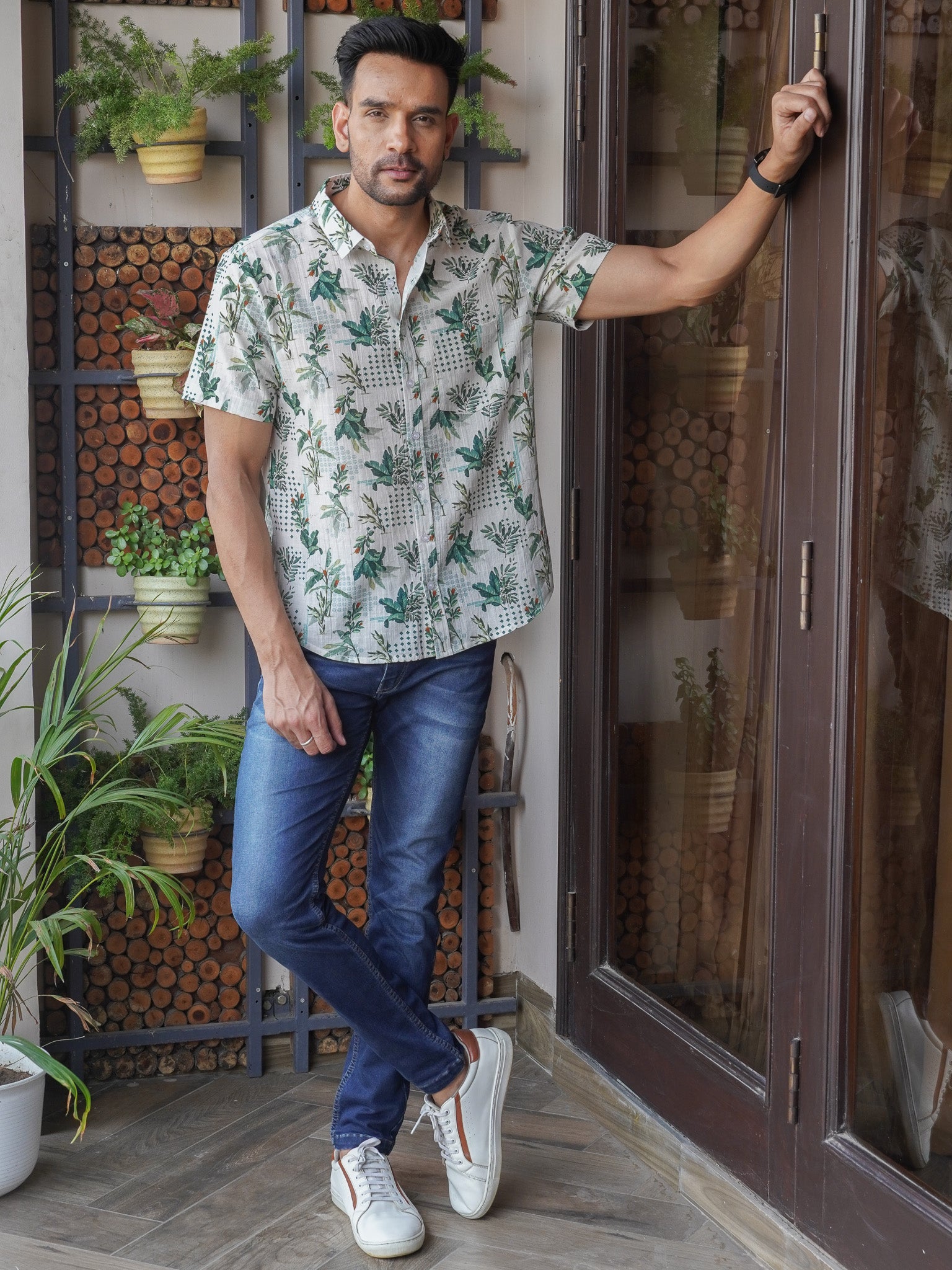 Regular collar detail on men’s light green printed shirt
