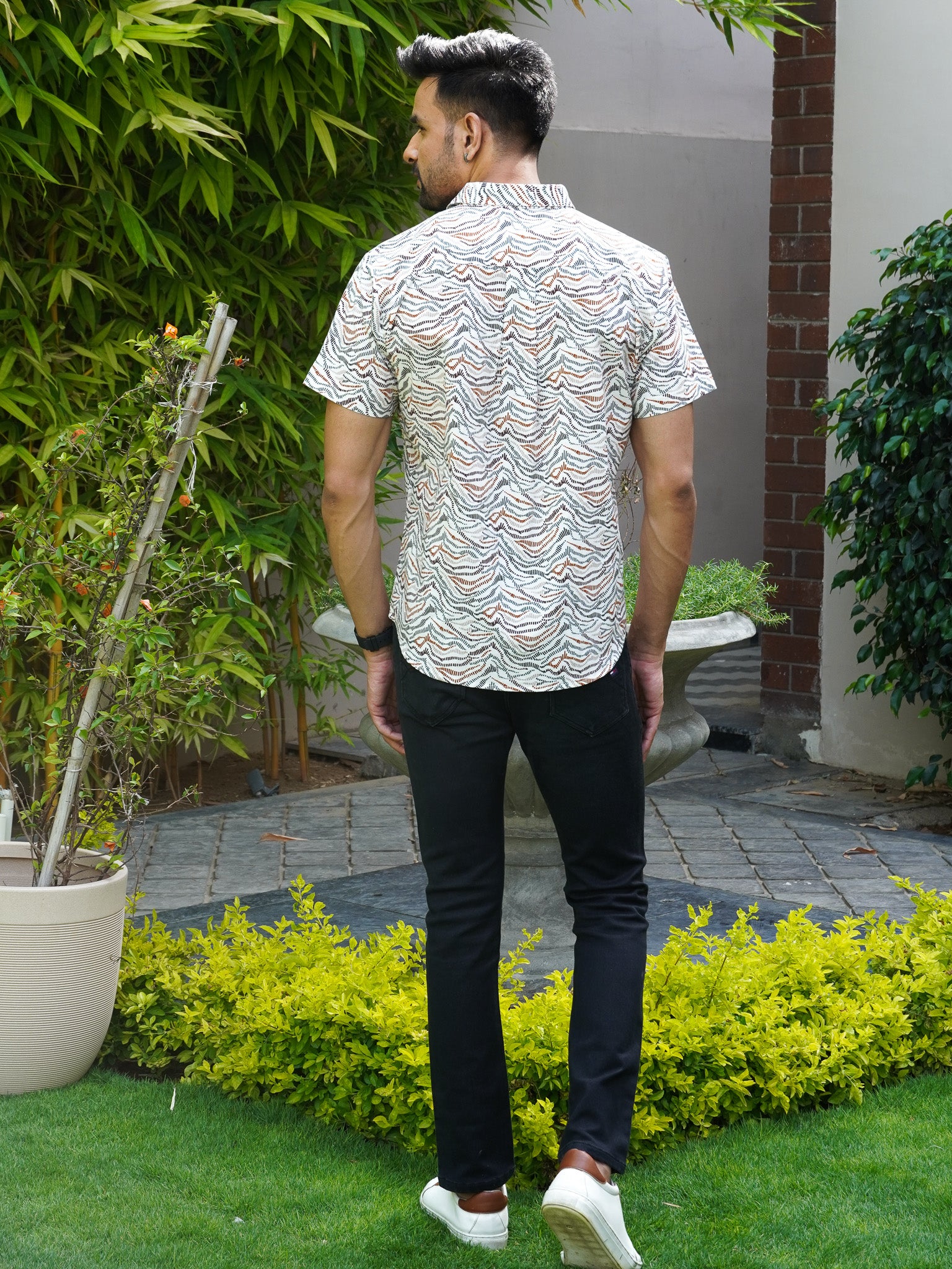 Back view of men’s multicolour textured wave print regular fit shirt