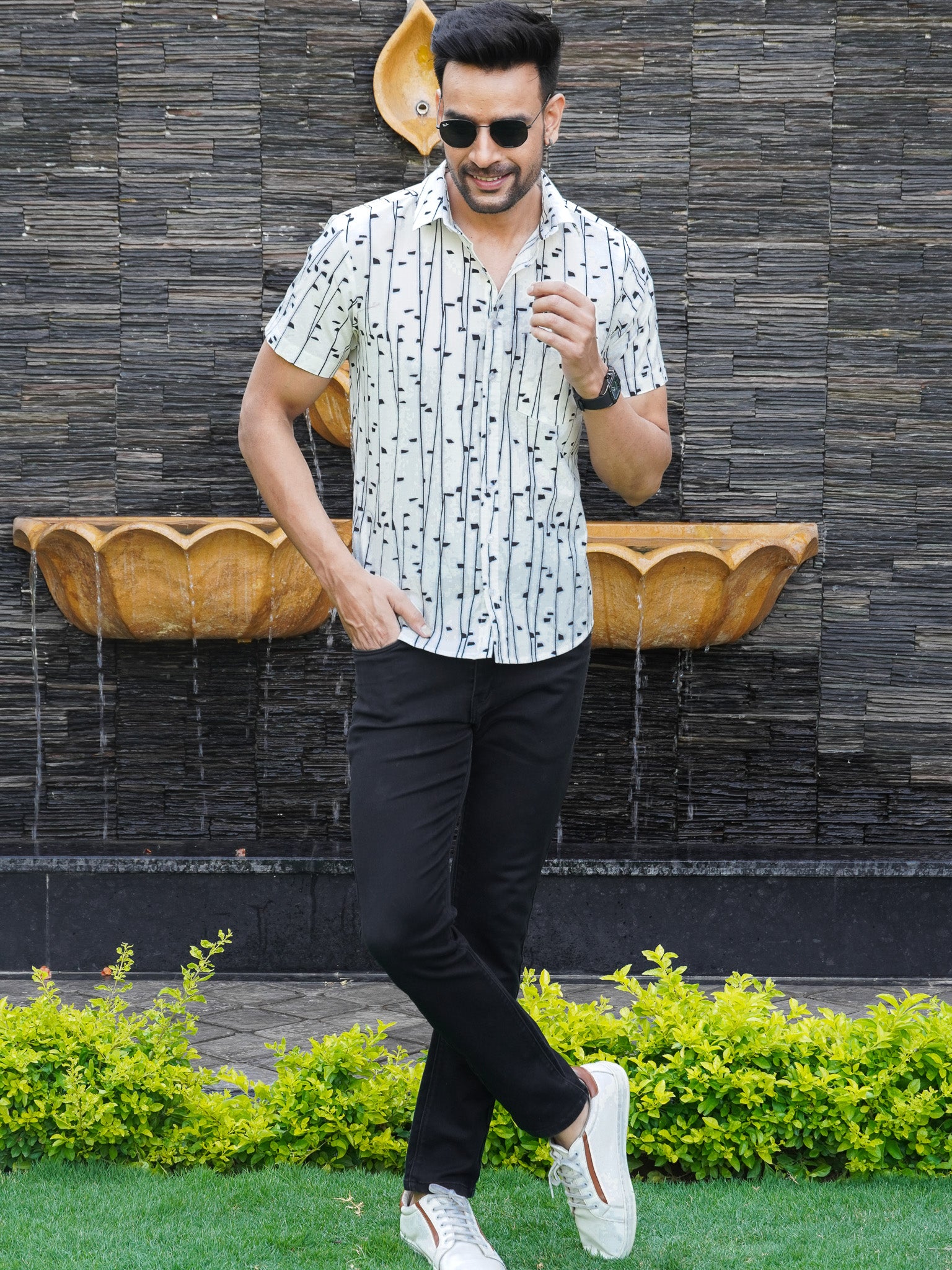 Regular collar detail on men’s white black abstract printed shirt