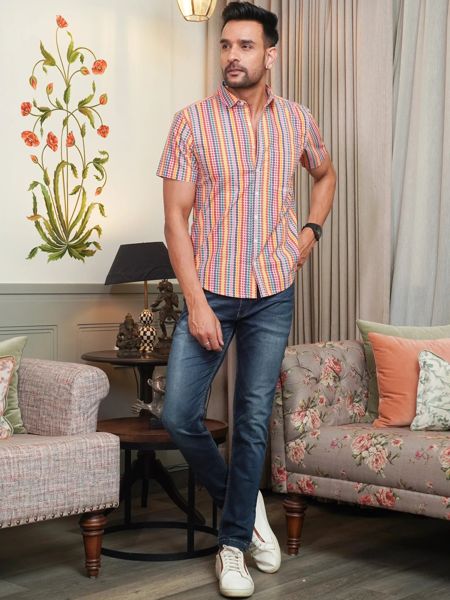 Model wearing men’s pink multicolour dotted stripe cotton shirt