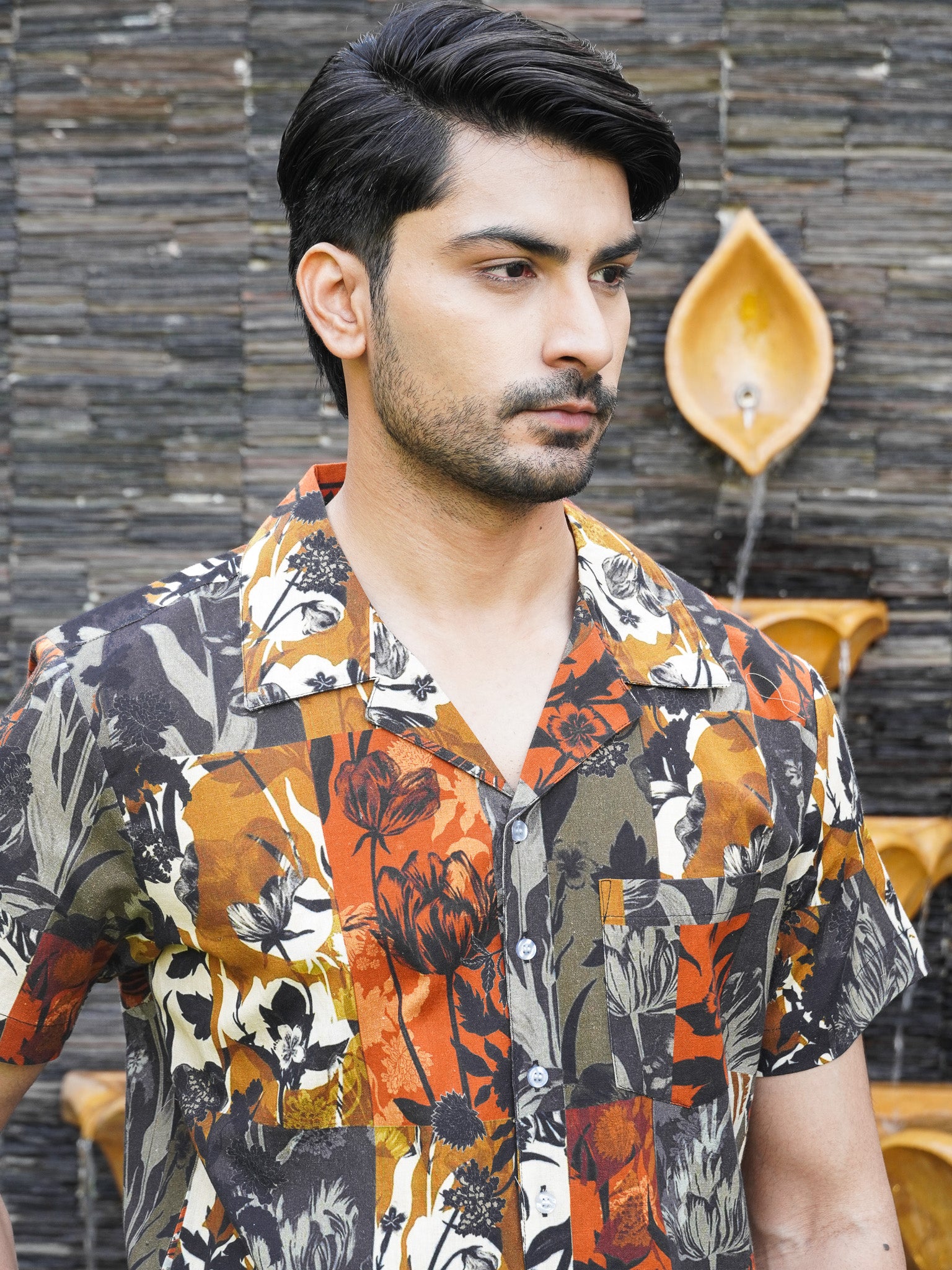 Regular collar detail on men’s multicolour floral print shirt