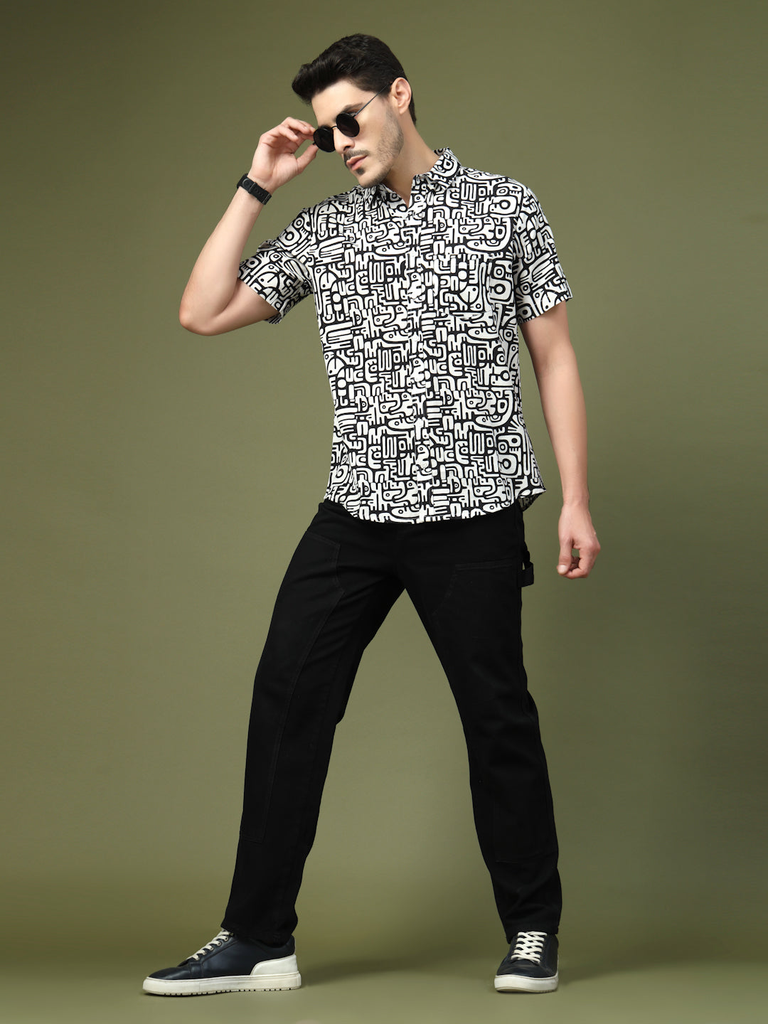 Button-front detail on men’s black and white cotton shirt