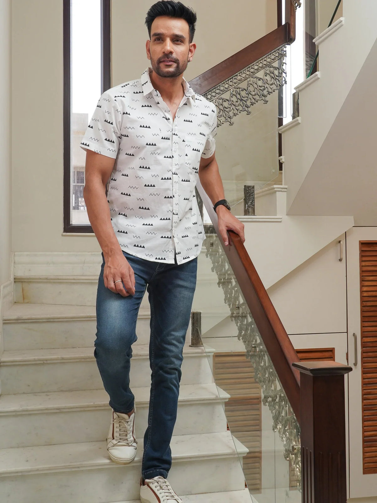 Regular collar detail on men’s white black abstract printed shirt