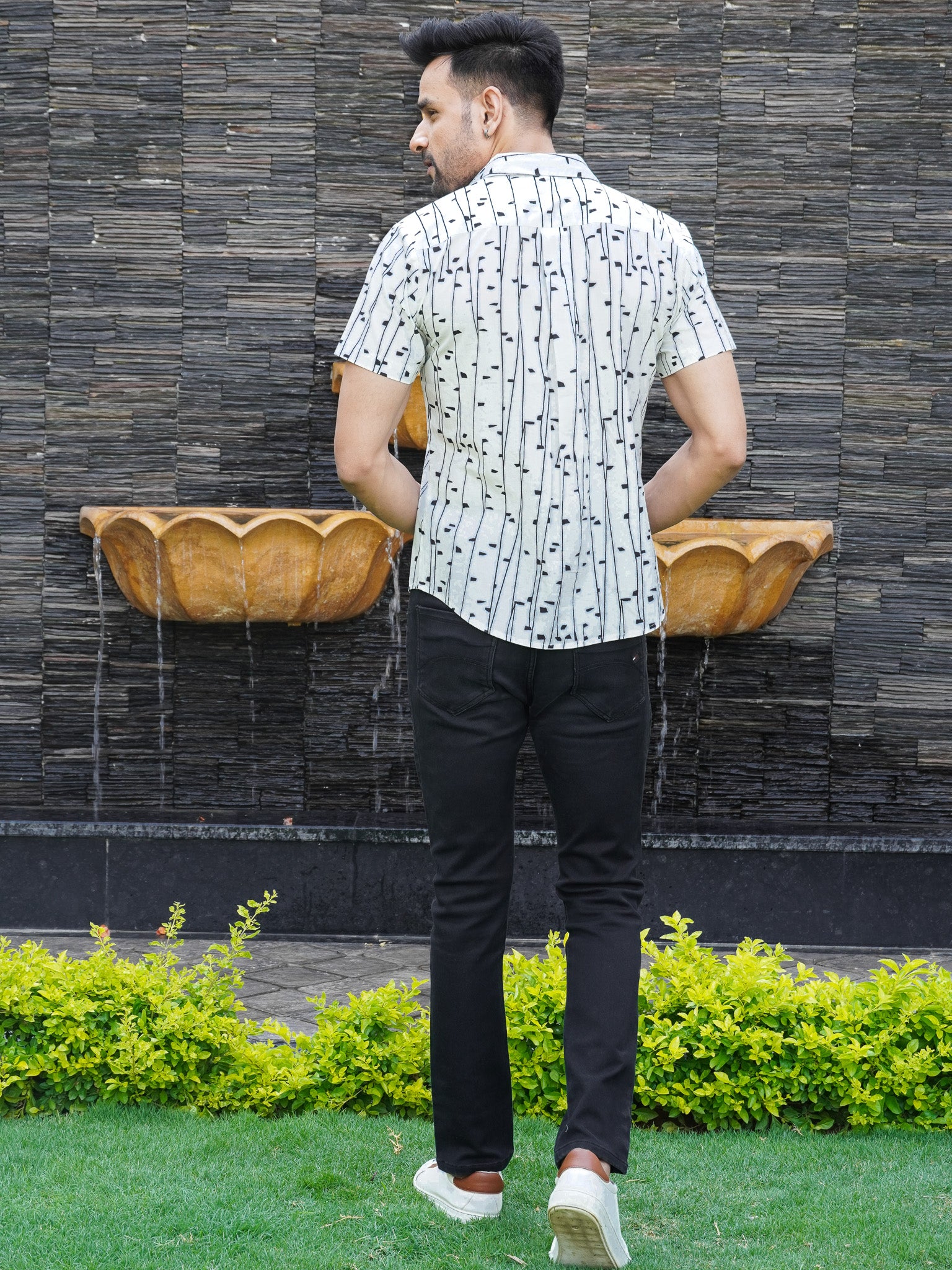 Back view of men’s white black abstract striped regular fit shirt
