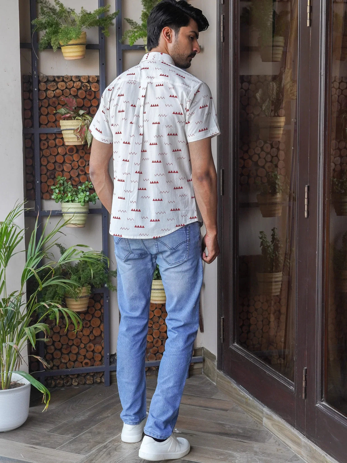 Back view of men’s white abstract print regular fit shirt