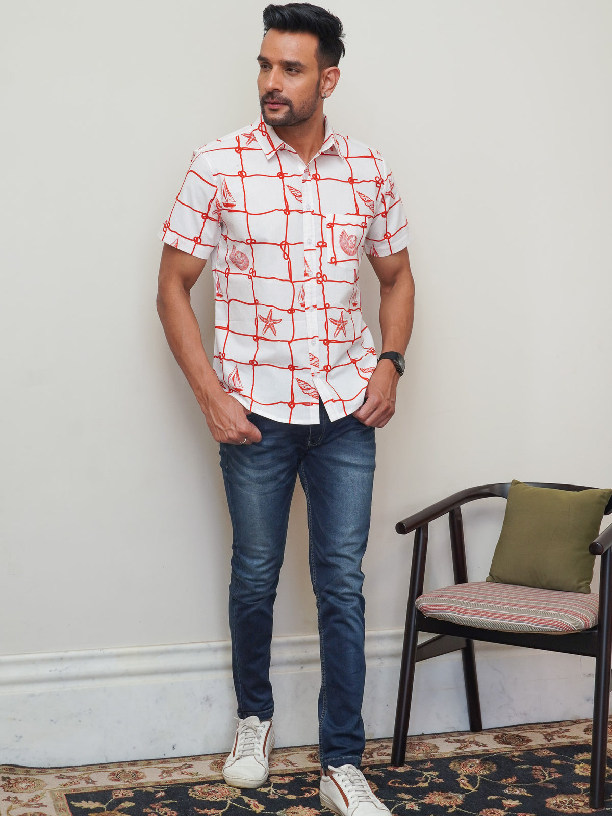 Regular collar detail on men’s white red nautical printed shirt